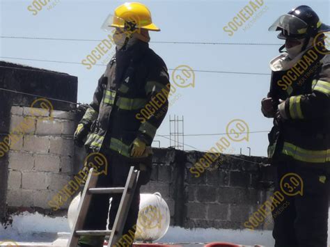 Explosión de tanque estacionario genera movilización en Xalapa