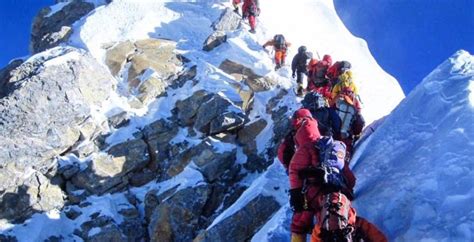 7 Weirdest Of The Weird Mount Everest Records That Will Leave You ...