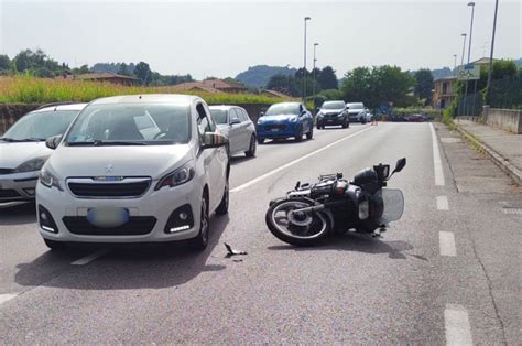 Scontro Auto Moto In Via Como A Brivio Soccorse Due Persone Lecco