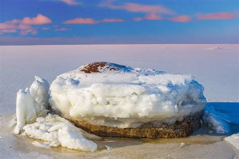 O Golfo De Finlandia Pedregulhos Congelados Do Granito Do Per Odo