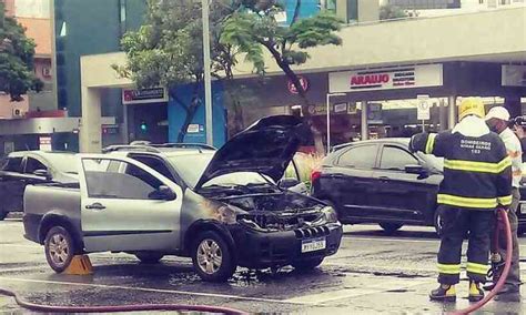 Carro Pega Fogo Na Avenida Afonso Pena Em Bh Gerais Estado De Minas