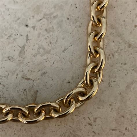 Se produkter som liknar Kedja guld guldkedja halsband på Tradera