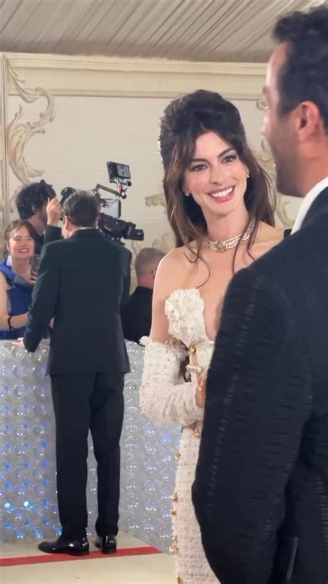 Daniel Ricciardo And Anne Hathaway Met Gala Video