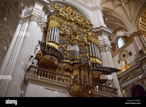 Cathedral church pipe organ hi-res stock photography and images - Alamy