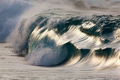 fluid dynamics - Unsmooth behavior of water waves - Physics Stack Exchange