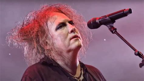 The Cure Robert Smith Weint Das Erste Mal Auf Der Bühne — Rolling Stone