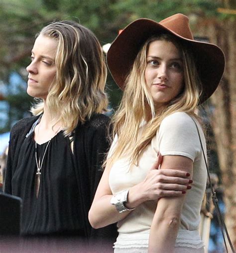 Photo L actrice Amber Heard rend visite à son fiancé Johnny Depp sur