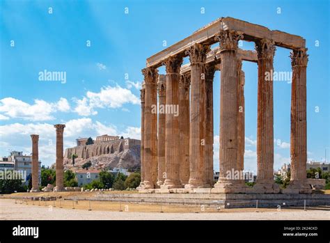 Una imagen del Templo de Zeus Olímpico con vistas a la Acrópolis