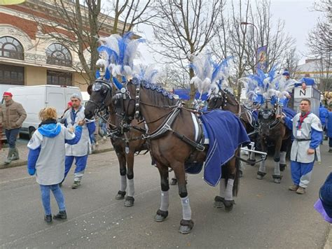 Lo Storico Carnevale Di Ivrea Foto Edizione Viaggiare Con