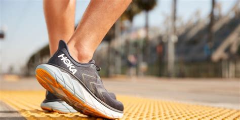 Hoka Arahi 5 Review: The Lightweight Stability Your Run Needs - Road Runner Sports