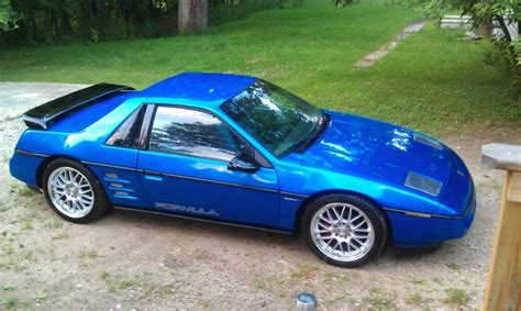 1988 Pontiac Fiero - Information and photos - MOMENTcar