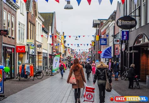 Heerenveen Stad Het Is Gesticht In 1551 Bij Het Kruispunt Van De