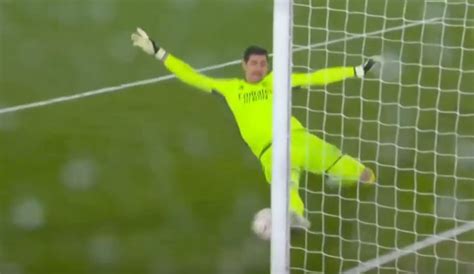 Thibaut Courtois Save