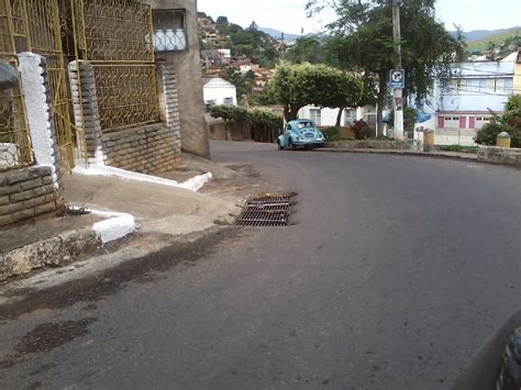 A Voz Do Morro Miracema Rj Desn Vel Entre Tampas De Bueiros O