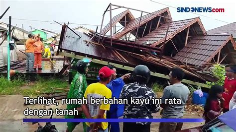 Dua Rumah Warga Roboh Diterjang Hujan Lebat Dan Angin Kencang Di