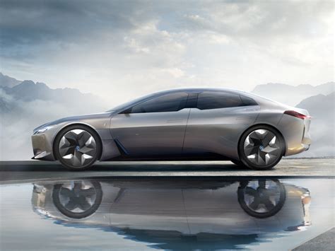 New BMW electric "i5" concept unveiled