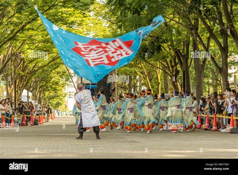 Traditional Japanese dancers Stock Photo - Alamy