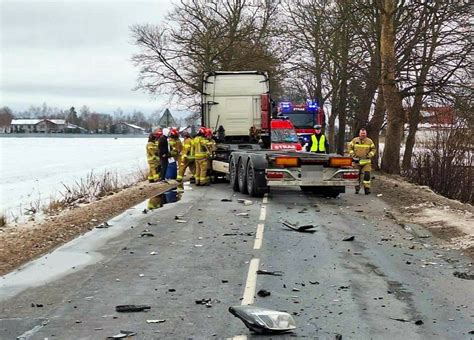 Wypadek w Lubaniu Kierowca stracił panowanie nad autem Miał 1 5 prom