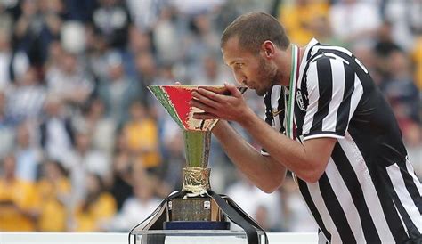 Juve Gli Auguri Di Dybala E Bonucci E King Kong Chiellini