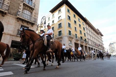 Miles De Personas Se Manifiestan En Palma En Defensa Del Mundo Rural Y