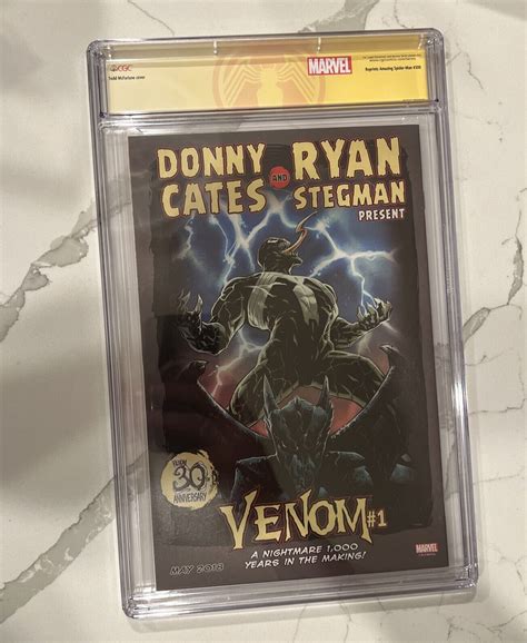 True Believers Venom VS Spider Man 1 CGC 9 8 Signed By Todd McFarlane