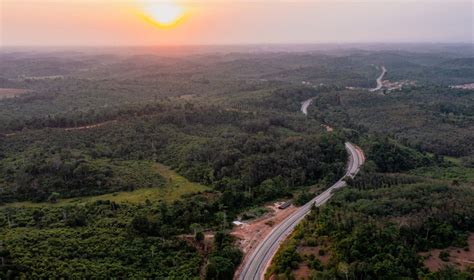 La R Habilitation De La Route C Ti Re Pfo Africa