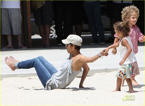 Halle Berry Down The Slide With Nahla Halle Berry Photo 21778457 Fanpop