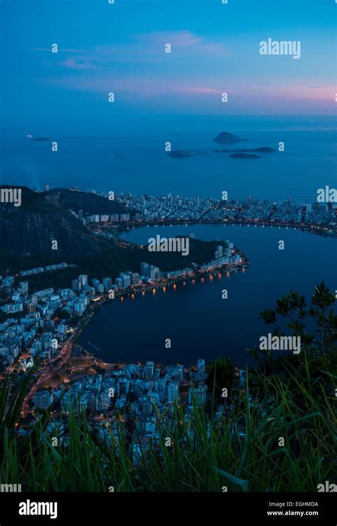 Cristo redentor night hi-res stock photography and images - Alamy