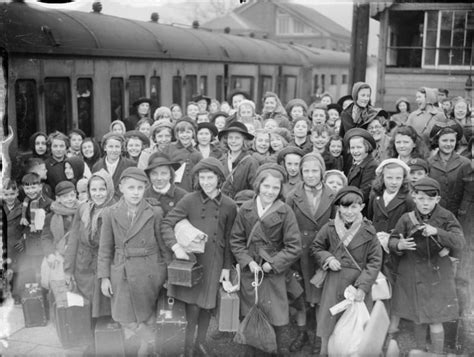 20 Photographs Depicting British Children During The Blitz Of World War Ii