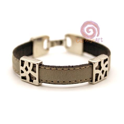 Pulsera Cuero Plano Con Pasadores Calados De Zamak CURIOSEART JOYAS Y