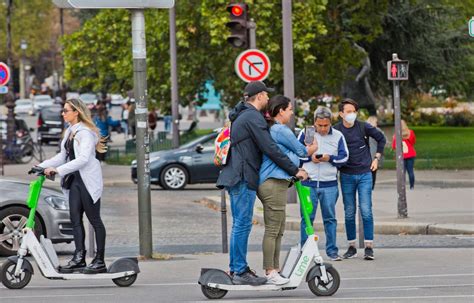 Paris Souhaitez Vous L Interdiction Des Trottinettes En Libre Service