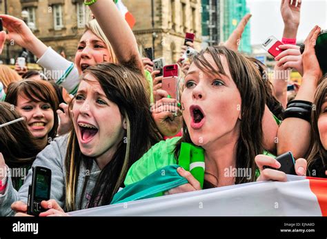 Fans crying concert hi-res stock photography and images - Alamy