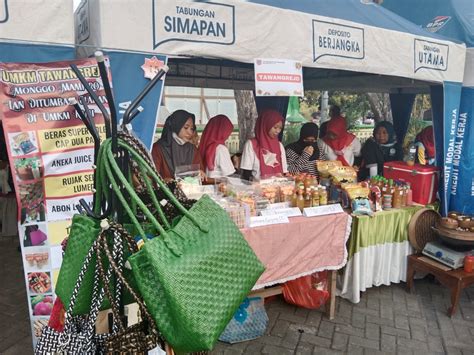 Usung Slogan Ayo Ditumbasi Pelaku UMKM Turi Lamongan Gelar Bazaar