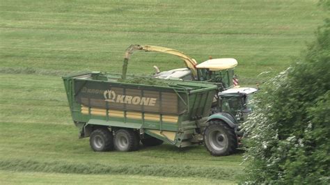 Erster Schnitt Auf Einer Gro En Wiese Mit John Deere Krone Big X Krone