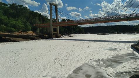 Rio Tiet Fica Coberto Por Espuma T Xica Em Salto Fotos Sorocaba E