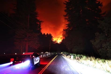 Evacuations Mount As Fires Consume 10000 Acres In Santa Cruz San