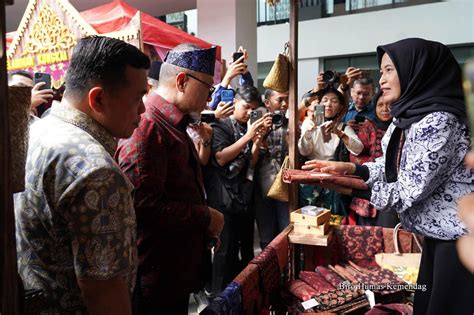 Satu Hari Bersama Jambi Cara Pemda Kenalkan Produk Unggulan