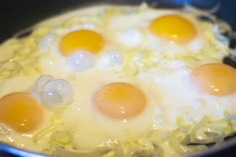 How To Make Perfect Sunny Side Up Eggs Without Flipping