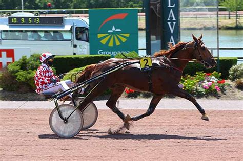 La Photo De L Arriv E Du Prix Pmu Le Sulky D Or A L Huisserie Course