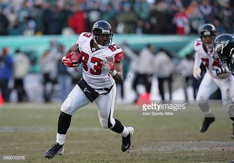 Alge Crumpler of the Atlanta Falcons during the Philadelphia Eagles ...