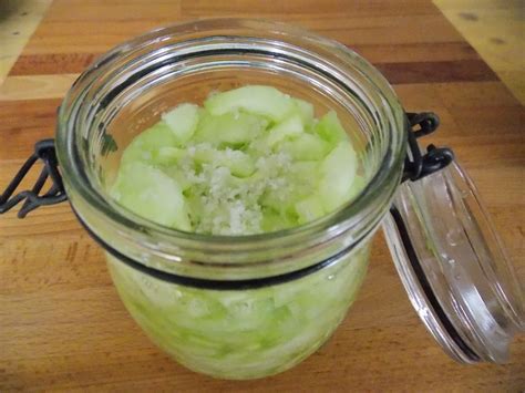 Conserve de concombre au naturel – Table de cuisine