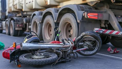 Mototaxista Morre Em Acidente Caminh O Na Br Em Teresina Gp