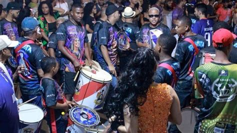 Jovens do CRJ Feu Rosa participam do desfile da Tradição Serrana no