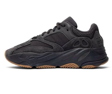 Adidas Yeezy Boost 700 Utility Black Fv5304 男裝 鞋 波鞋 Carousell