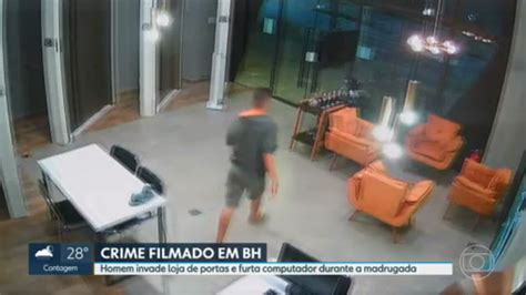 Vídeo Polícia procura bandido que invadiu e furtou computador em loja