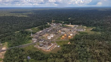 Explotación petrolera en la Amazonia brasileña en la base Urucu en la