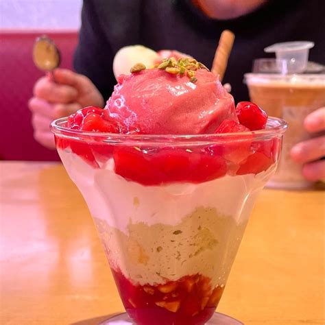 スシロー 春を告げる苺とピスタチオのパフェ 同じ食べるならおいしいものを食べたい