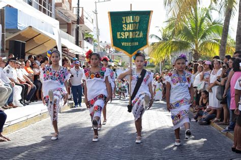 Realizan en Isla Mujeres el tradicional desfile Cívico Militar de la