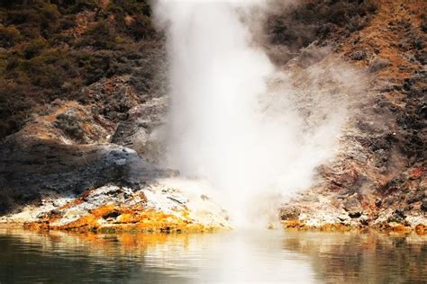 Gorgeous Geysers, Smelly Sulphur and Crazy Colours at Rotorua | Never Ending Footsteps