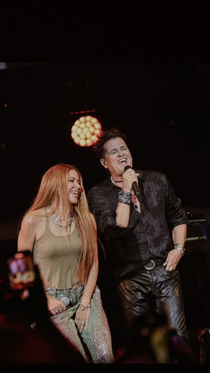 Shakira Sorprende A Fans Y Al Propio Carlos Vives Durante Concierto En